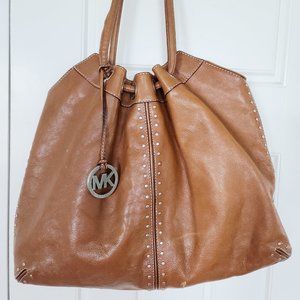 4/10 MICHAEL KORS LEATHER BAG